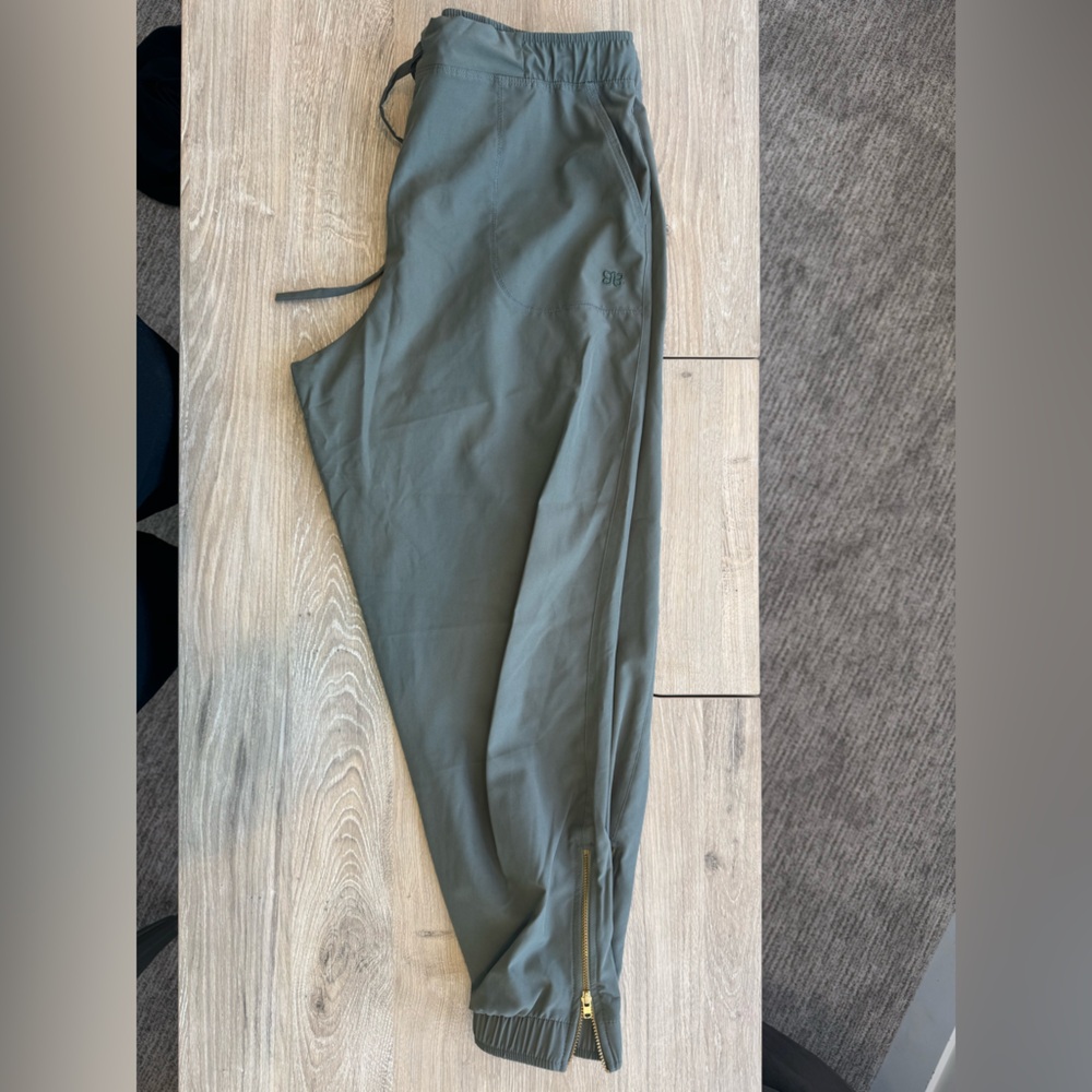Size medium Albion fit jetsetter, OLIVE color!